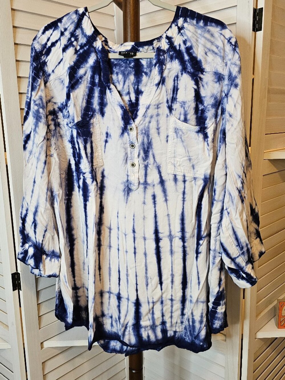 Torrid, Size 5, Blue & White, V-Neck, Henley, Shirt